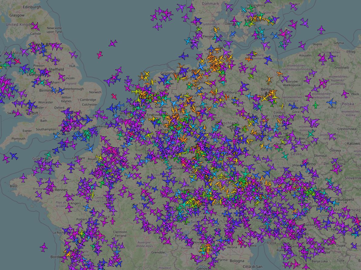 Live-Karte des eigenen Empfängers: bunte Flugzeug-Symbole markieren, was gerade über mir und der Umgebung kreist.