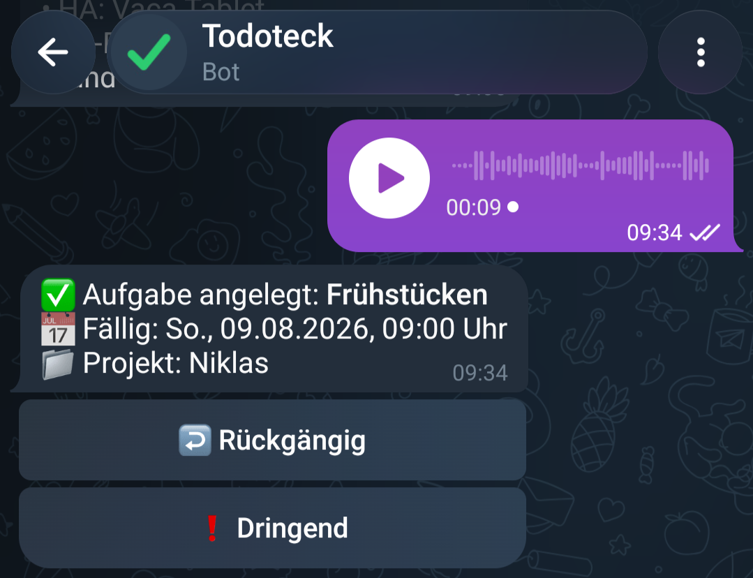Telegram-Chat mit dem Todoteck-Bot: Sprachnachricht geschickt, der Bot hat die Aufgabe Frühstücken mit Fälligkeit angelegt, darunter Knöpfe für Rückgängig und Dringend